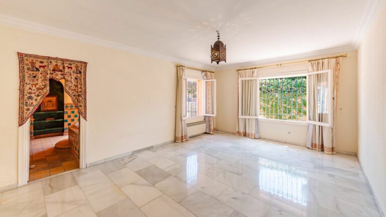 ada3c074ef1245528a1ab69bd8d90505 - 13