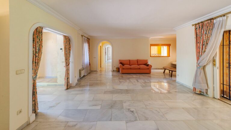 ada3c074ef1245528a1ab69bd8d90505 - 15