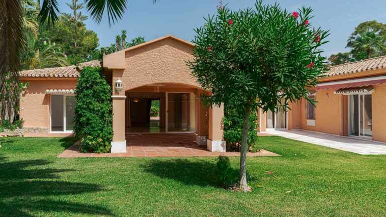 ada3c074ef1245528a1ab69bd8d90505 - 3