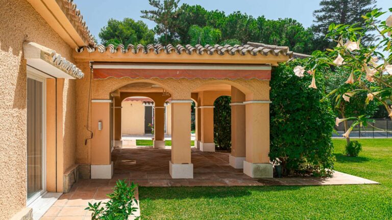 ada3c074ef1245528a1ab69bd8d90505 - 4