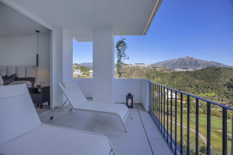 af6f4b561831d1131bc715c848aef134 - 1