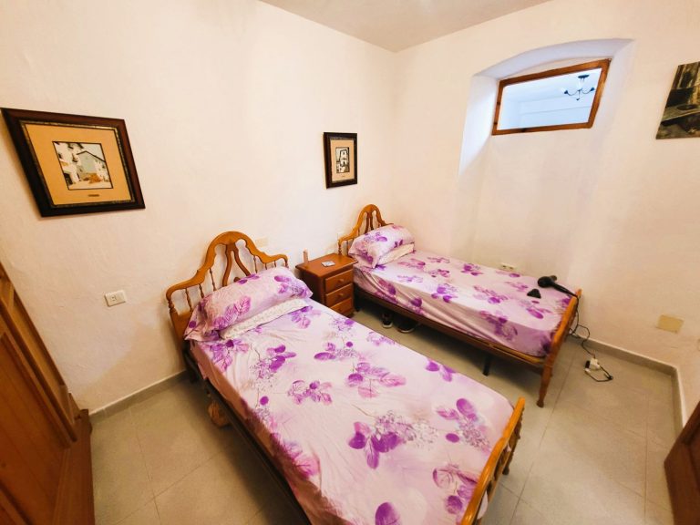 b170d2e0902cdfb4e760fe809363cd3a - 12