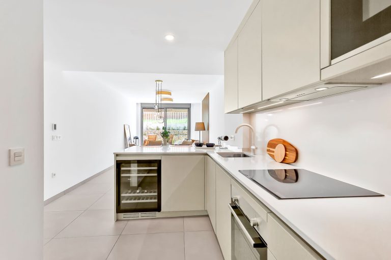 b37452d9891690a96936a0b26103a25d - 9