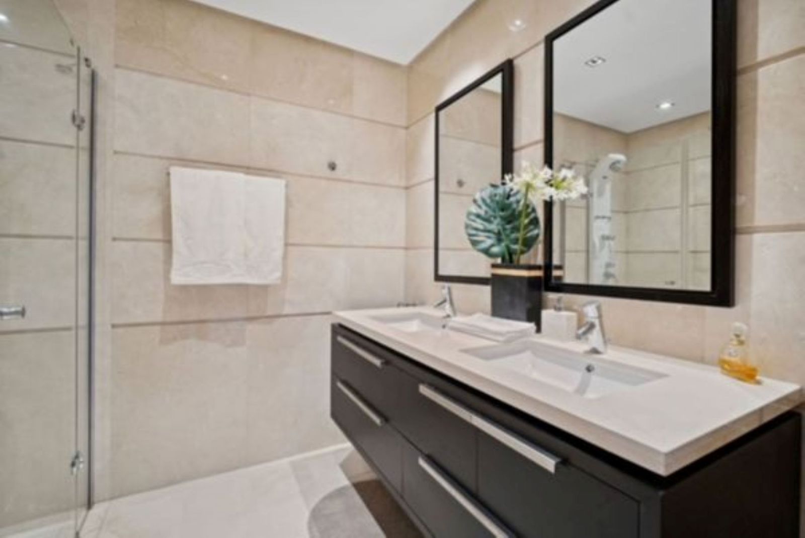 b3c1bfcf0c2a206d2b727c8bf01592f9 - 14