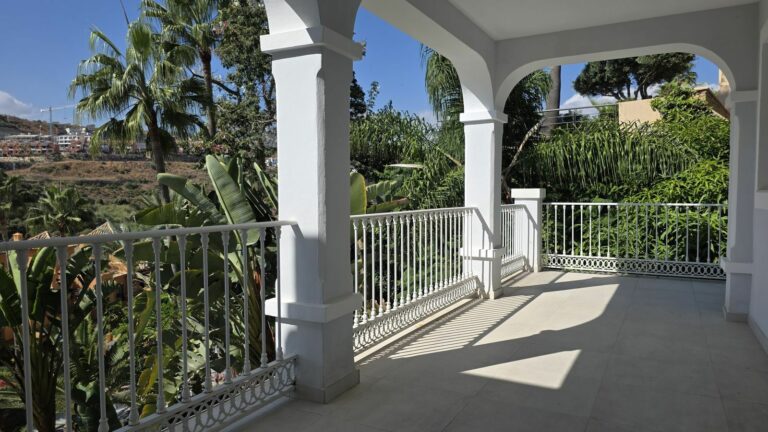 b52ca5fa8f0c5b799d1d8592305155be - 12