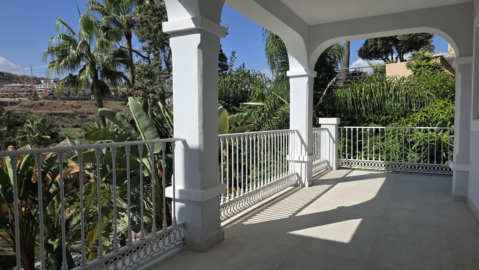 b52ca5fa8f0c5b799d1d8592305155be - 12