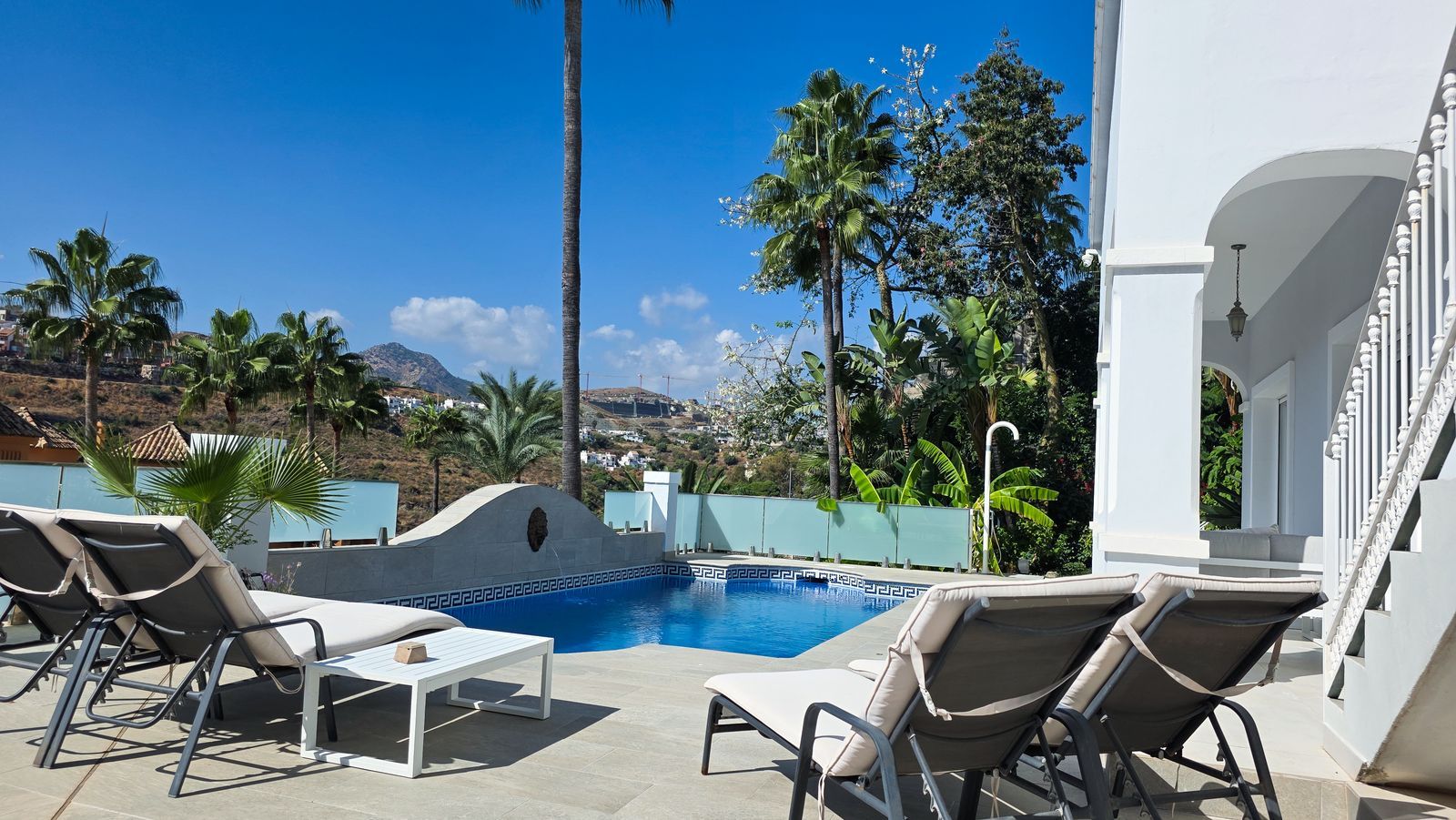 b52ca5fa8f0c5b799d1d8592305155be - 2