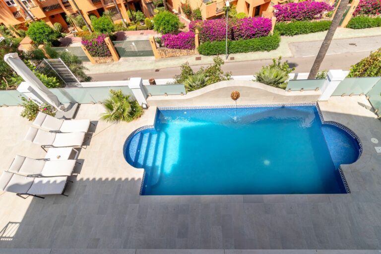 b52ca5fa8f0c5b799d1d8592305155be - 9