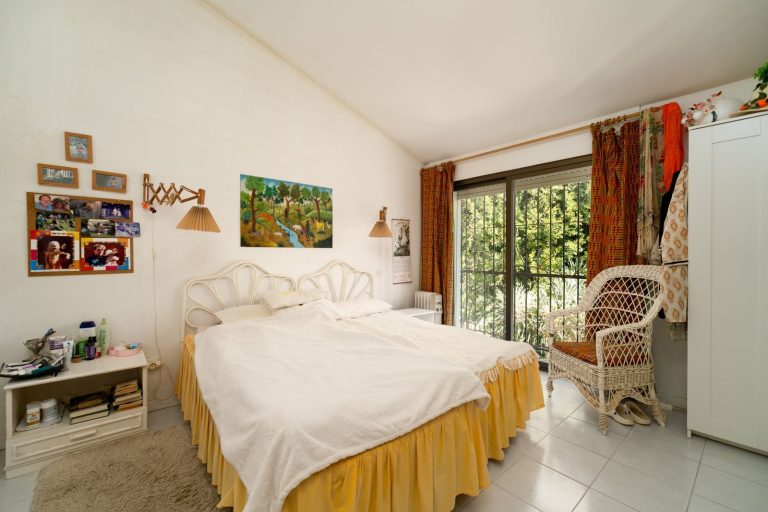 b5d2a425dd88387126600834b6ea379a - 11