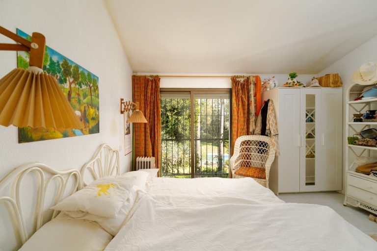 b5d2a425dd88387126600834b6ea379a - 12