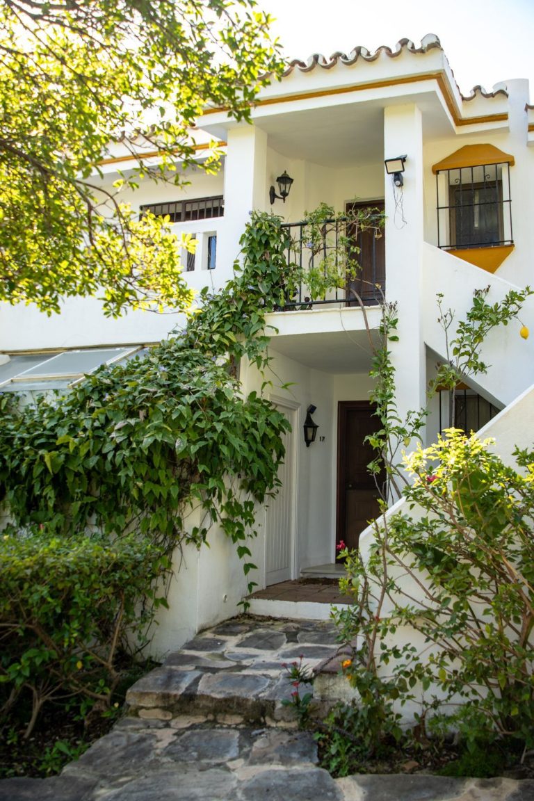 b5d2a425dd88387126600834b6ea379a - 4