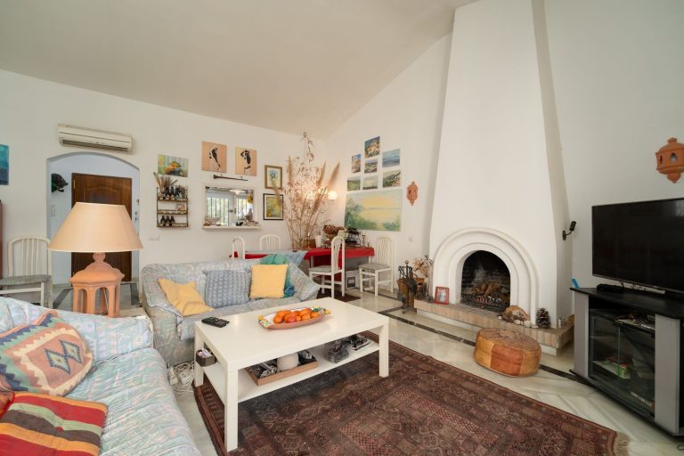 b5d2a425dd88387126600834b6ea379a - 7