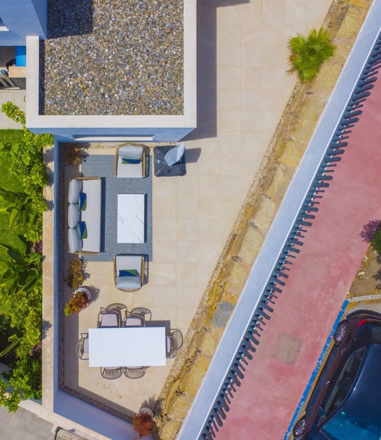 b684687c2fed93159e1d79a5bf72761f - 4