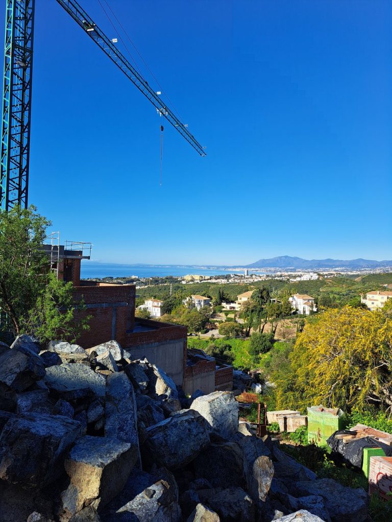 b6927c64804de239af2f5925f1fa1526 - 4