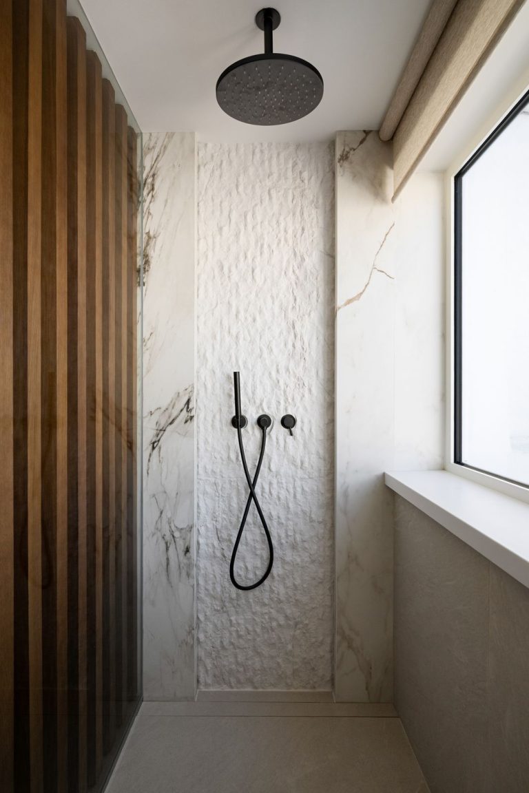 b6e2be981096f4a195cca294c89a4751 - 11