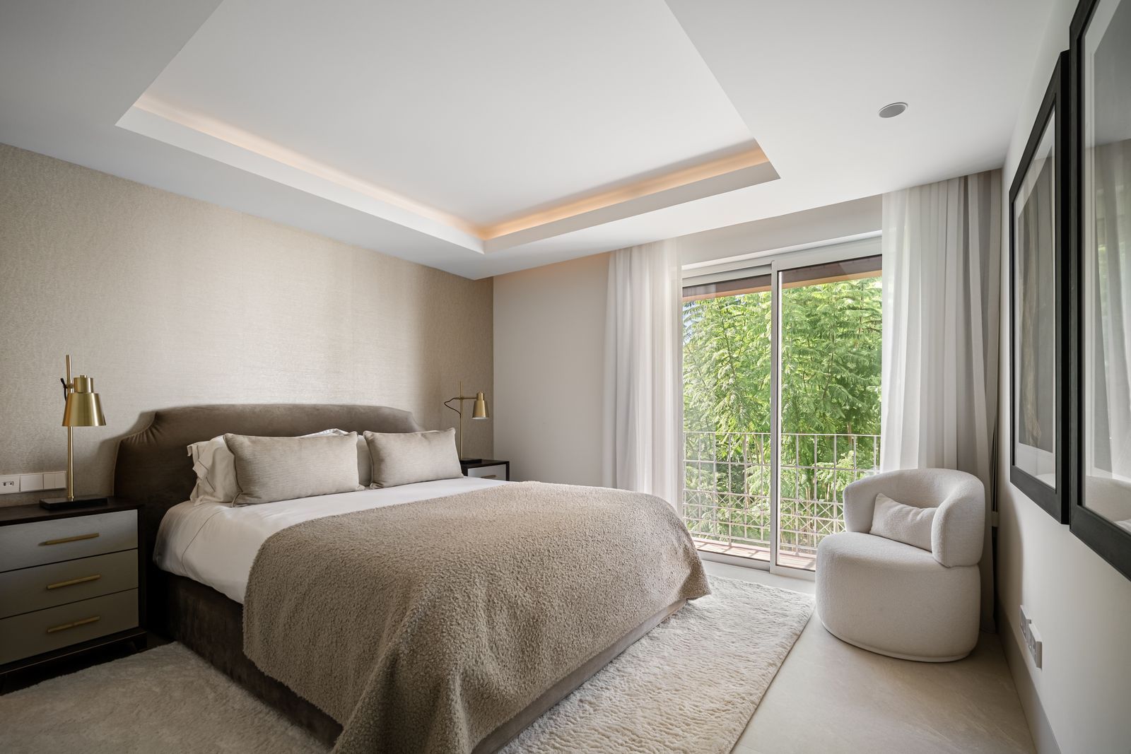 b6e2be981096f4a195cca294c89a4751 - 14