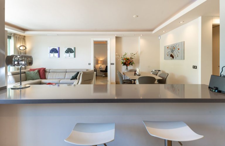 b6f91481a9976f929b9e05ab23da75c7 - 11