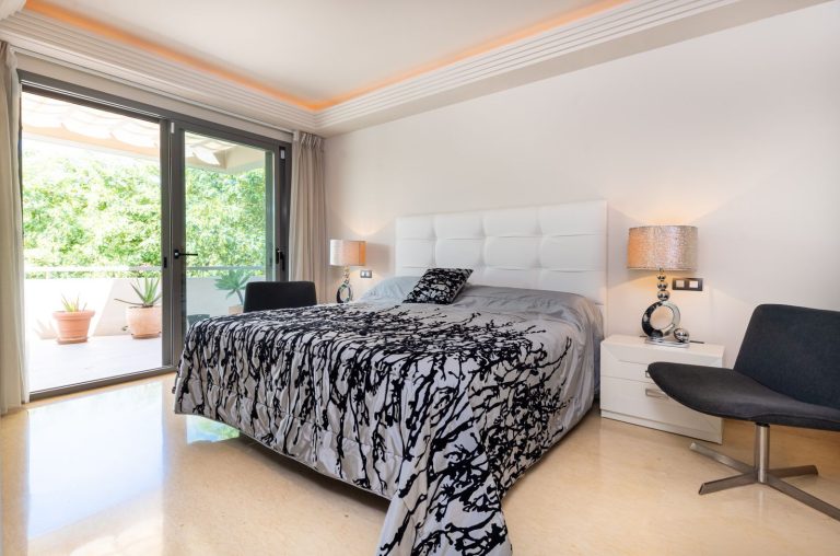 b6f91481a9976f929b9e05ab23da75c7 - 12