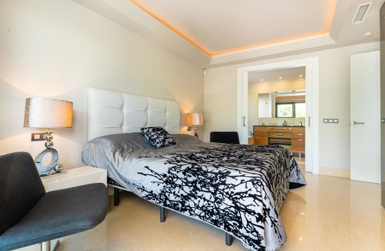 b6f91481a9976f929b9e05ab23da75c7 - 13