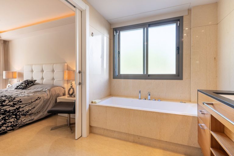 b6f91481a9976f929b9e05ab23da75c7 - 14