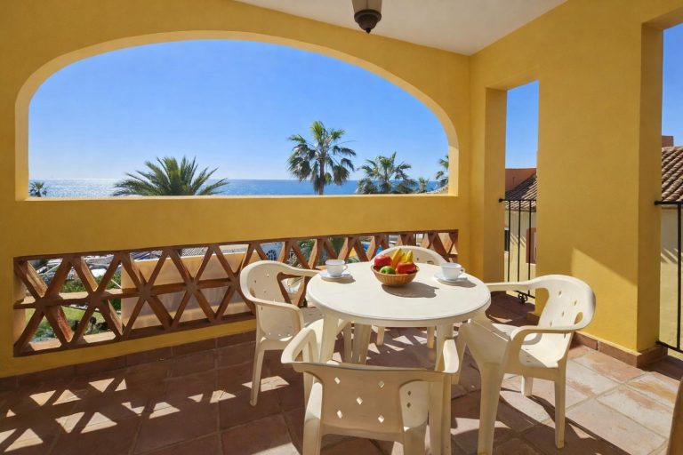 b76e3a72c53cf7f2fb4ae70093ea7850 - 2