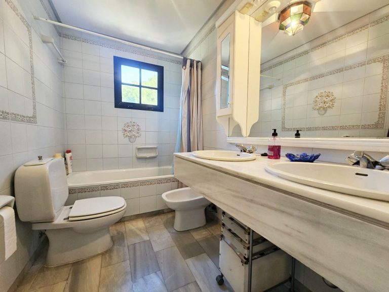 b76e3a72c53cf7f2fb4ae70093ea7850 - 7