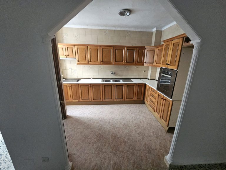 b82106360a327d239e2707d00e282f7b - 4