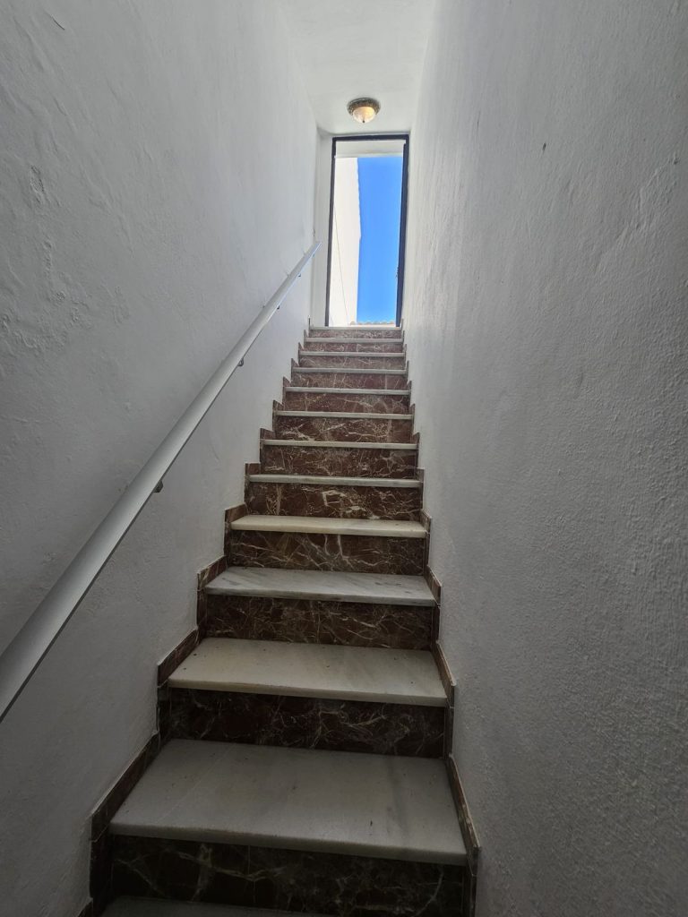 b82106360a327d239e2707d00e282f7b - 6