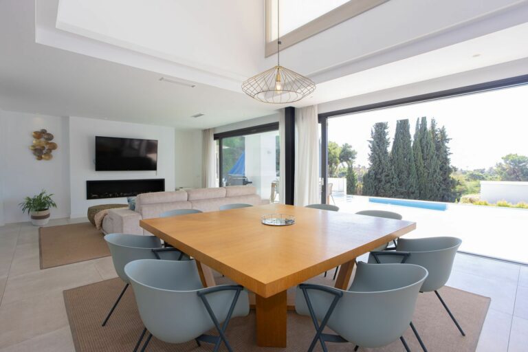 b86bfcc0770866763764349937ec0105 - 15