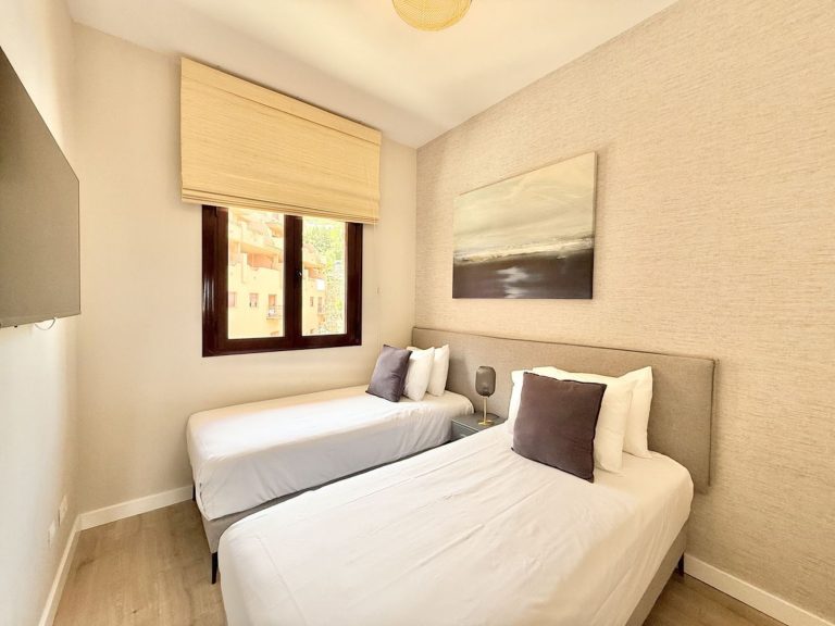 b8b6c7c04334e383c855cbb89ca85074 - 11