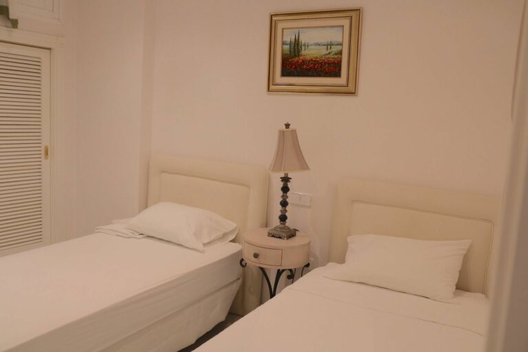 b8d7858e7240548aab4169a284929b27 - 12