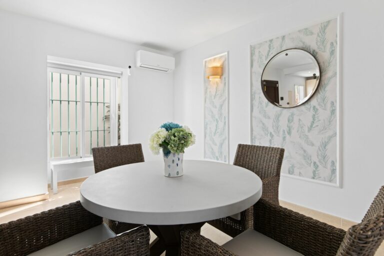 ba20ef8a4565564c1671b2d8aa39ff7a - 10