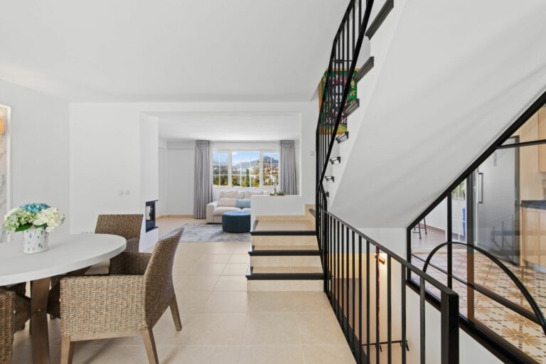 ba20ef8a4565564c1671b2d8aa39ff7a - 11