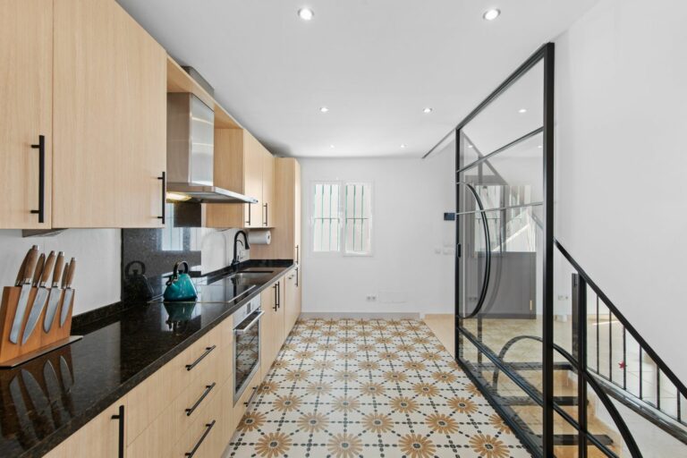 ba20ef8a4565564c1671b2d8aa39ff7a - 14