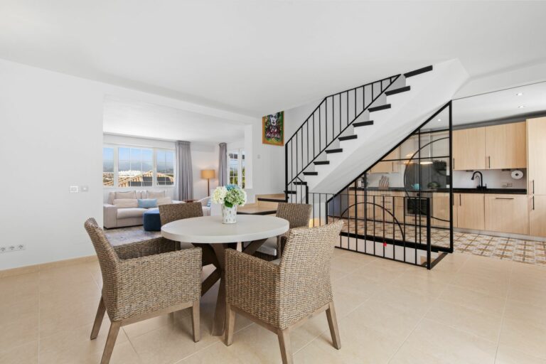 ba20ef8a4565564c1671b2d8aa39ff7a - 9