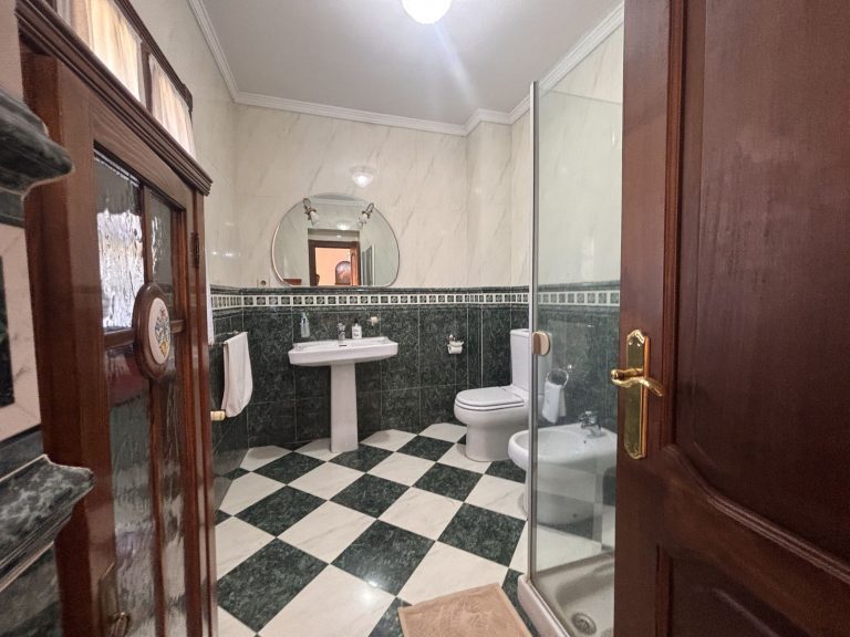 bab6812e2950c81894a4f8d7ea7db098 - 13