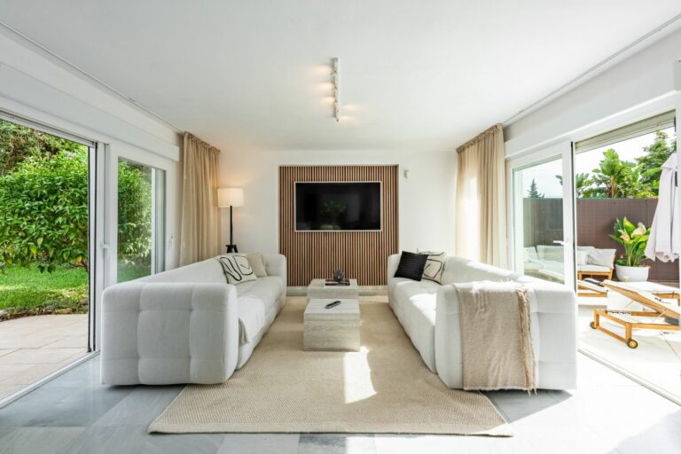 bb11480addc8aaea94ee4e3958780a57 - 1