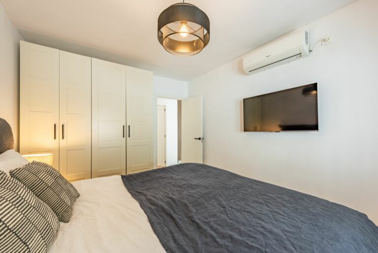 bb11480addc8aaea94ee4e3958780a57 - 11