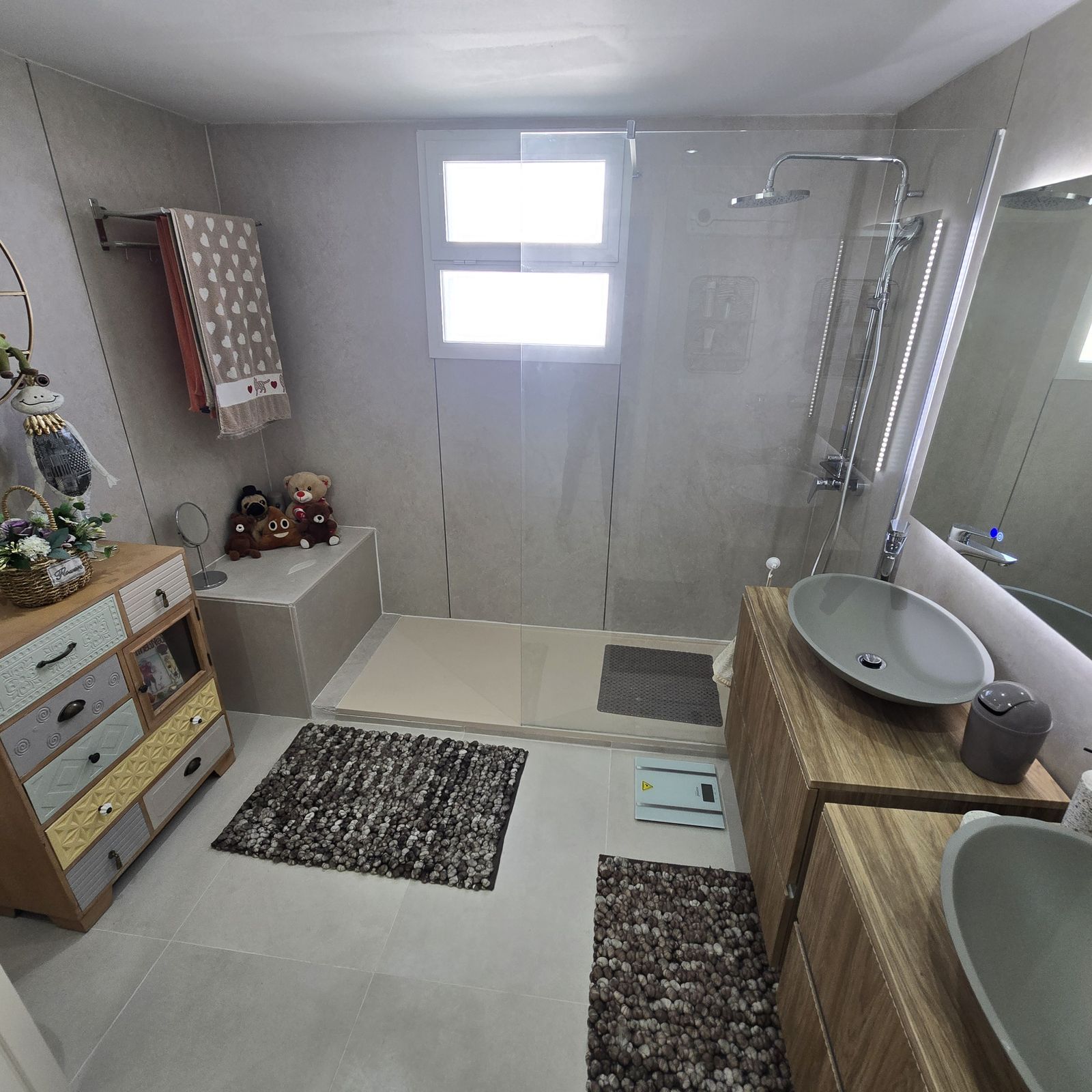 bc1eba6aa7041b53165a9d1670fee97d - 15