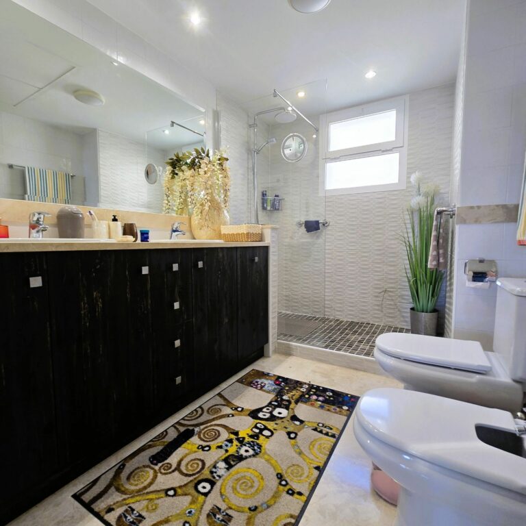 bc1eba6aa7041b53165a9d1670fee97d - 4