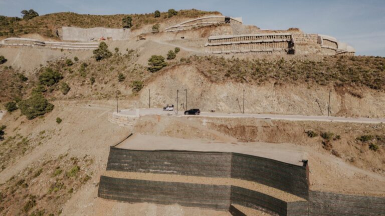 bdd7f199c65a671adee71e61e0b0e4d8 - 1