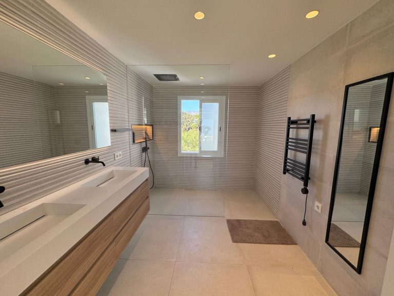 be0b72a90e0449b3cebadb1d081542fb - 16