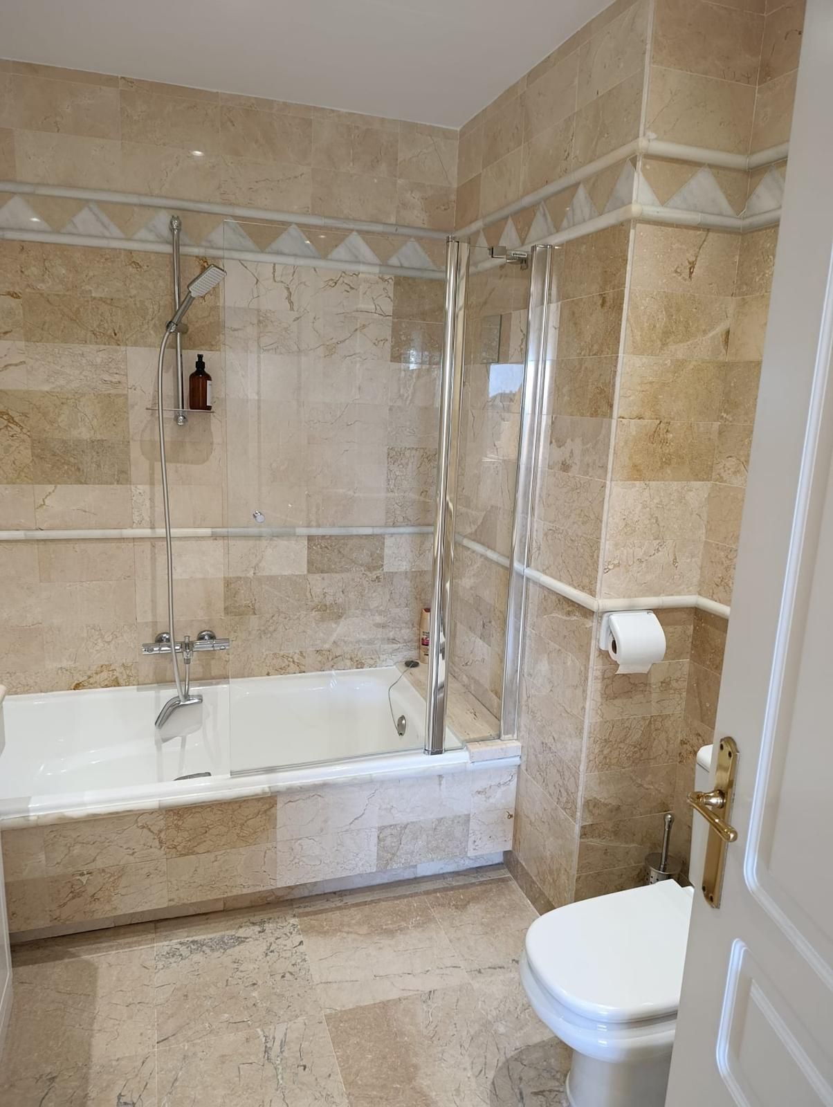 bfd33fc877a283d5cbd6179c3480556c - 11