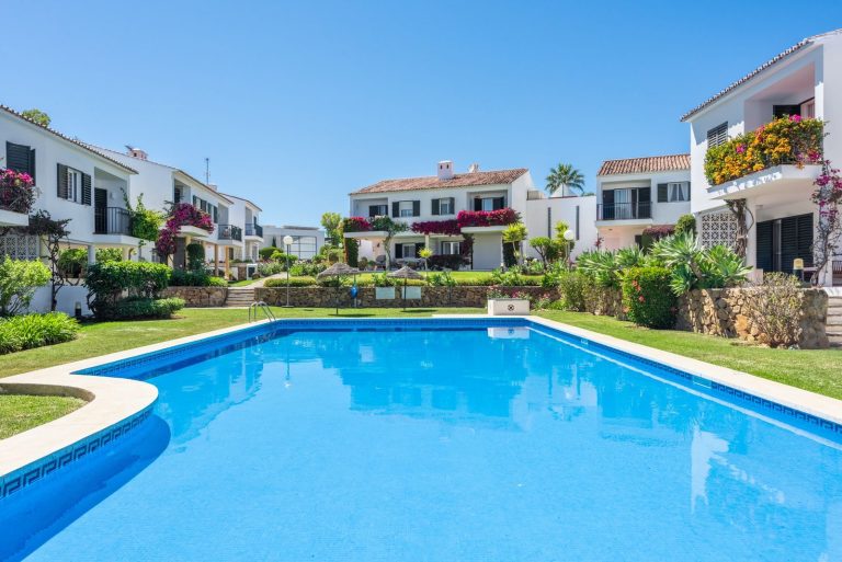 c0ca898e92d2571fb04a267f263dfd07 - 1