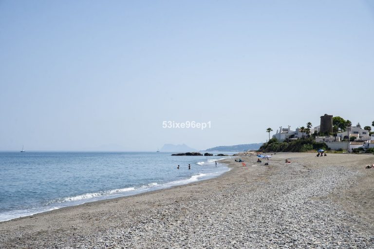 c0cbf9a9647958c2a644c91a141f0f4d - 1