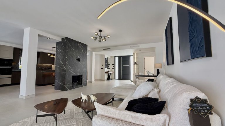 c6d614663684417f4a4baef31647934e - 12