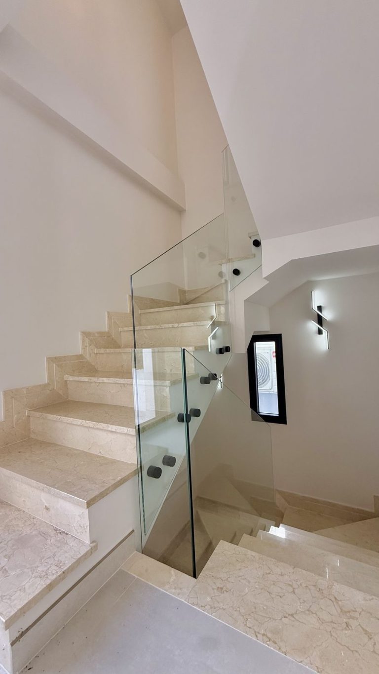 c6d614663684417f4a4baef31647934e - 14