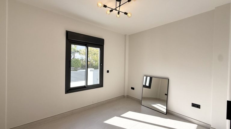 c6d614663684417f4a4baef31647934e - 16