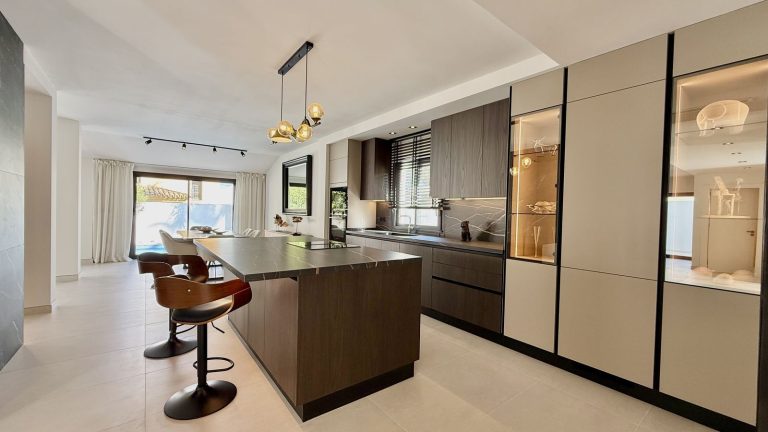 c6d614663684417f4a4baef31647934e - 3