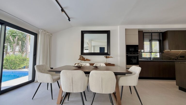 c6d614663684417f4a4baef31647934e - 6